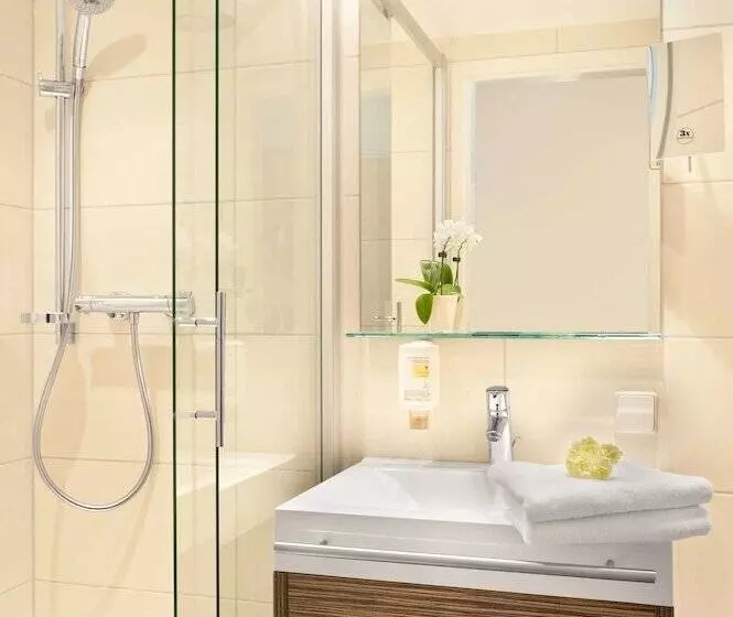 コンフォートルーム, Best Western Hotel Favorit