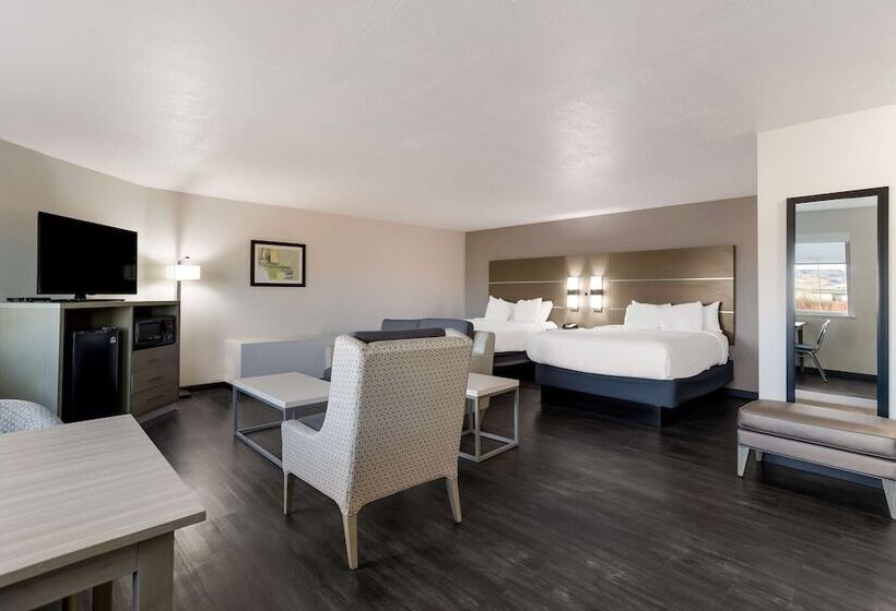 带2个双人床的标准工作室, Best Western Grants Inn