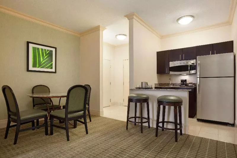 سوئیت با تخت بزرگ, Doubletree By Hilton Hotel Dallas – Love Field