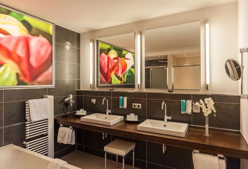 جناح ديلوكس, Frankenland