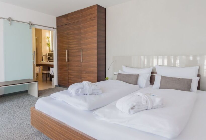 جناح ديلوكس, Frankenland