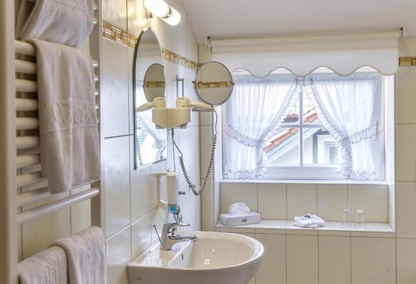 جناح, Gut Voigtlaender