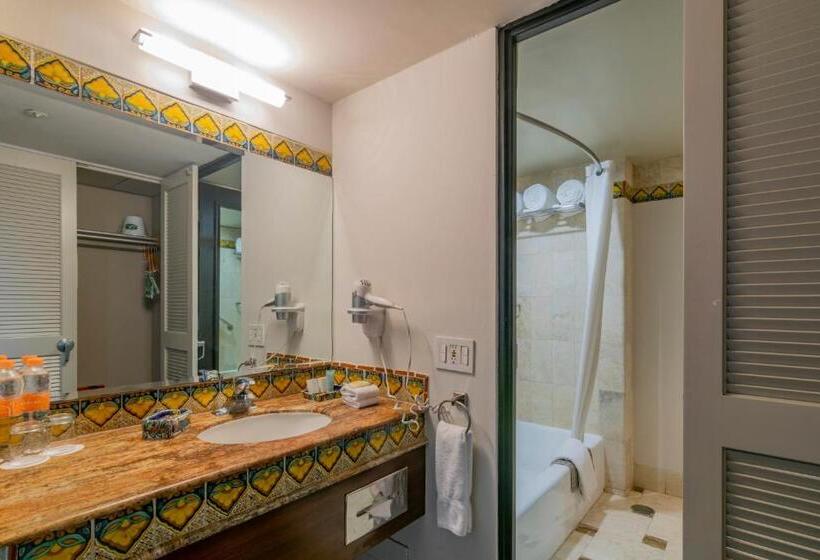 חדר דחוקס עם מיטת קינג, Lucerna Culiacan