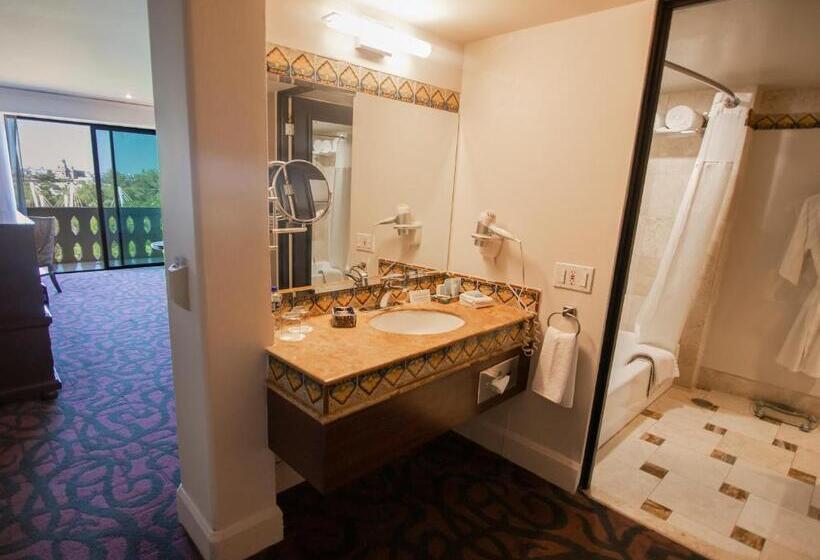 Quarto Estandar Cama King, Lucerna Culiacan