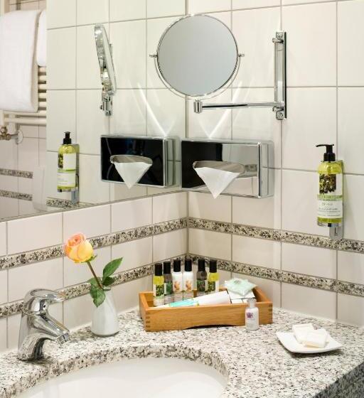 جناح جونيور, Mercure Hotel Plaza Essen