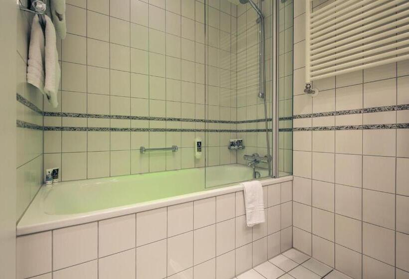 جناح جونيور, Mercure Hotel Plaza Essen