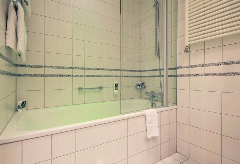 جناح جونيور, Mercure Hotel Plaza Essen