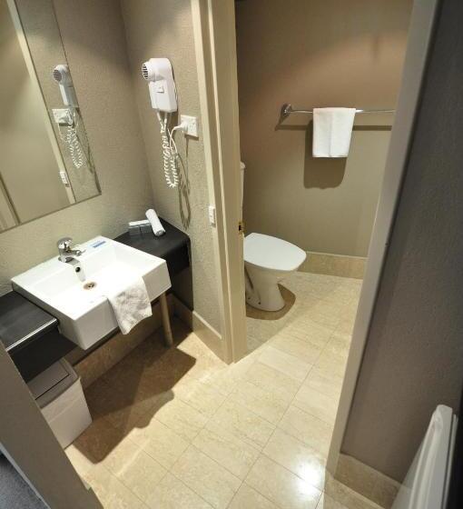 标准间带阳台, Pavilion On Northbourne