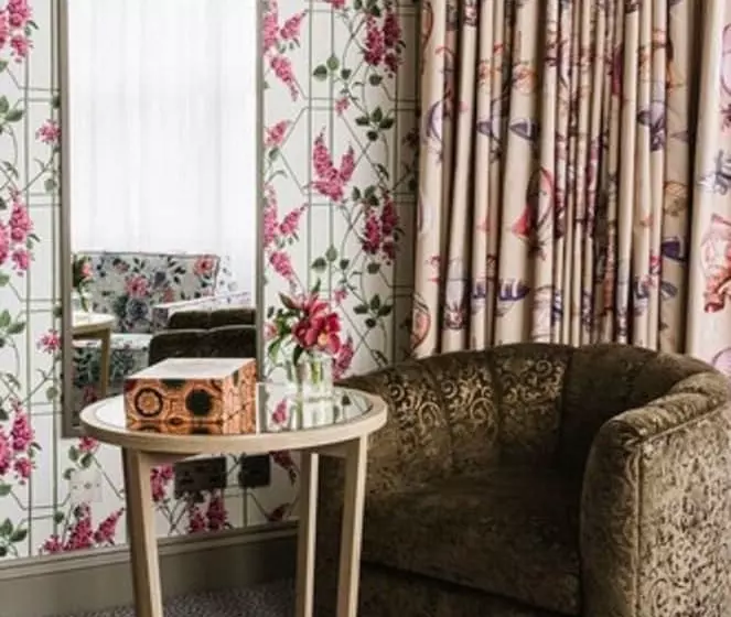 ジュニアスイート, Pendley Manor