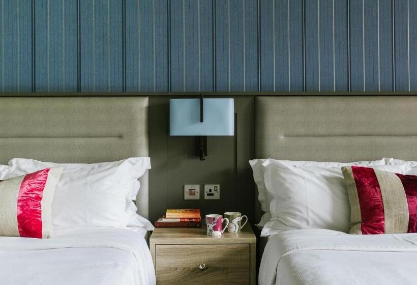 غرفة عائلية, Pendley Manor