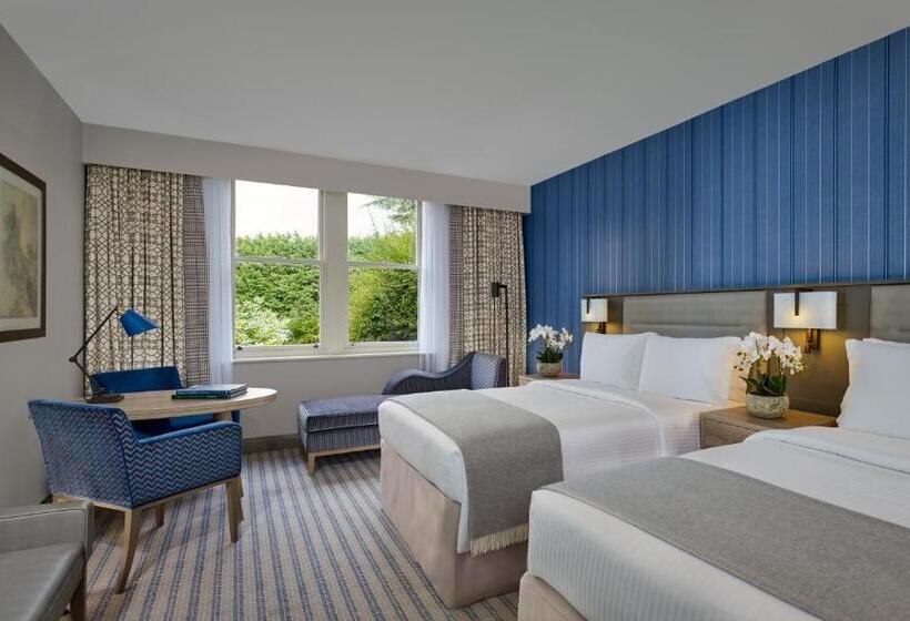 غرفة عائلية, Pendley Manor