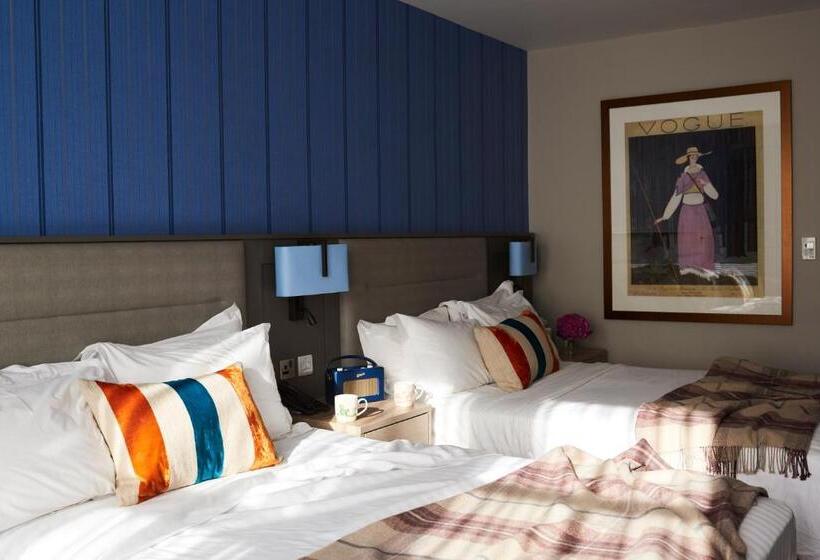 غرفة عائلية, Pendley Manor