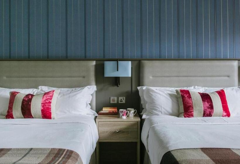 غرفة عائلية, Pendley Manor