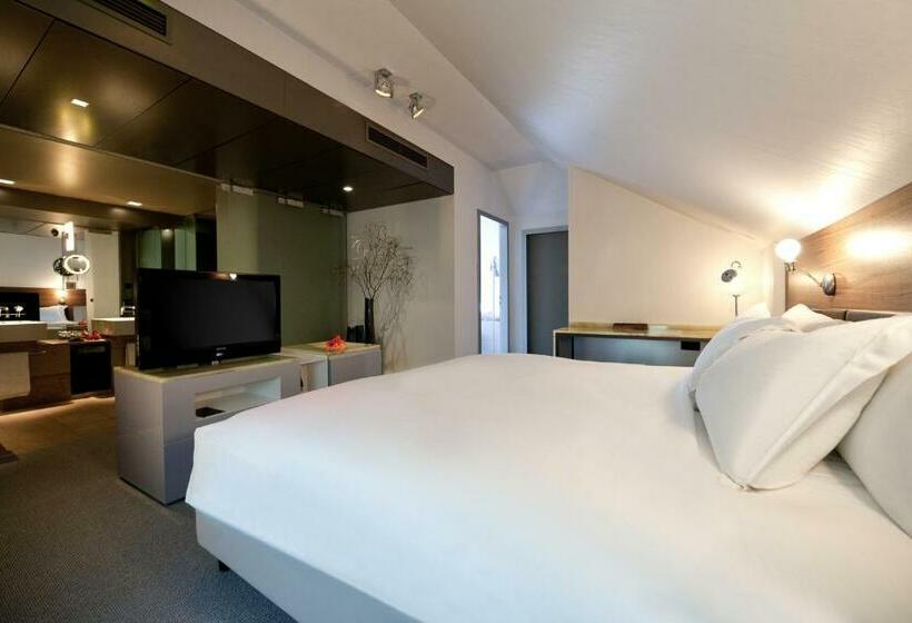 Люкс Кровать Кинг, Sofitel Munich Bayerpost