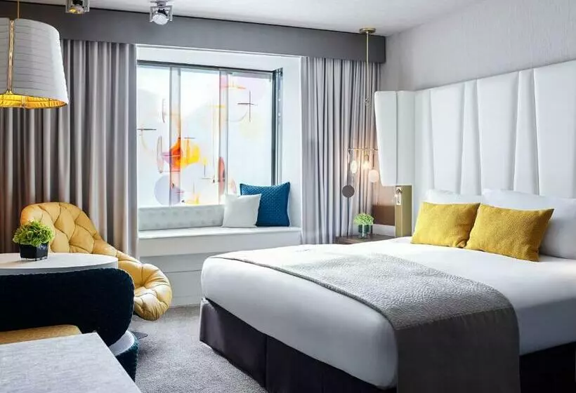キングサイズベッドのデラックスルーム, Sofitel Munich Bayerpost