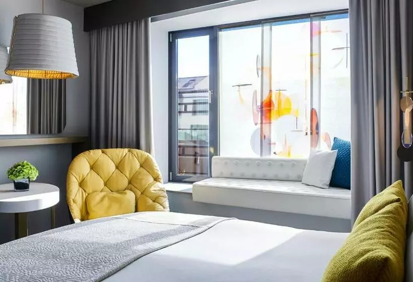 キングサイズベッドのデラックスルーム, Sofitel Munich Bayerpost