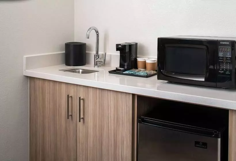 سوییت, Sonesta Select Nashville Airport Suites