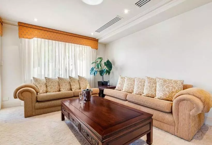 سوییت اجرایی, The Peninsula Riverside Serviced Apartments