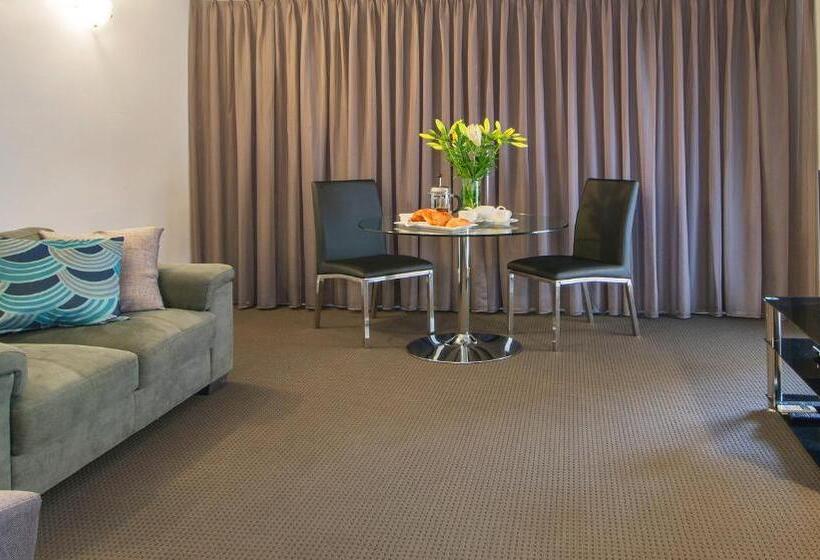 带阳台套房, The Peninsula Riverside Serviced Apartments