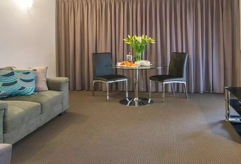 سوئیت با بالکن, The Peninsula Riverside Serviced Apartments