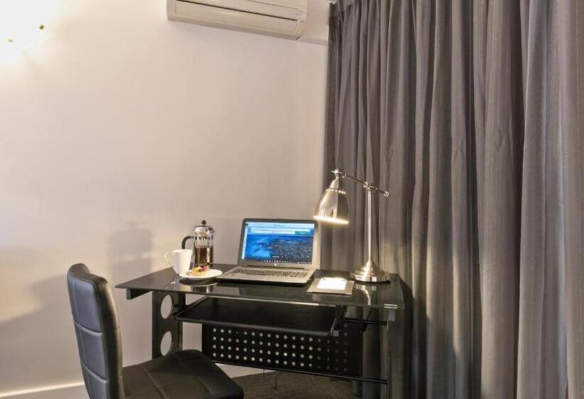 발코니가 있는 스위트, The Peninsula Riverside Serviced Apartments