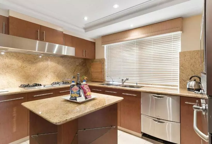 سوئیت با چشمانداز رودخانه, The Peninsula Riverside Serviced Apartments