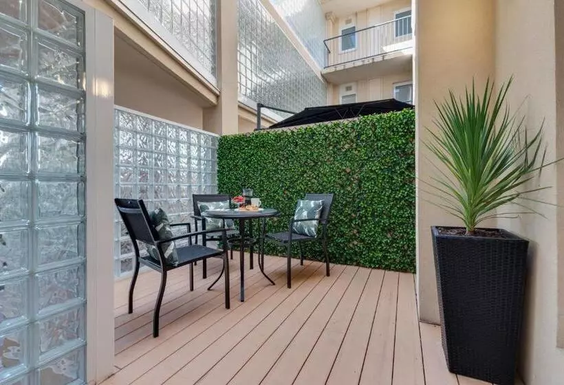 سوئیت کلاسیک, The Peninsula Riverside Serviced Apartments