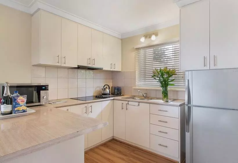 سوئیت با بالکن, The Peninsula Riverside Serviced Apartments