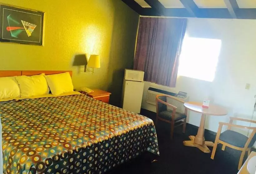 キングサイズベッドのスタンダードルーム, Travelodge By Wyndham New Braunfels