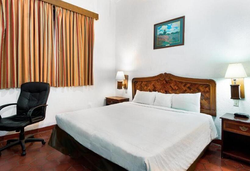 غرفة قياسية سرير كينج, Urdinola