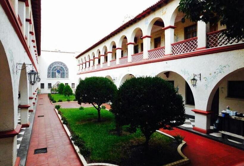 غرفه قياسيه سريرين مزدوجين, Urdinola