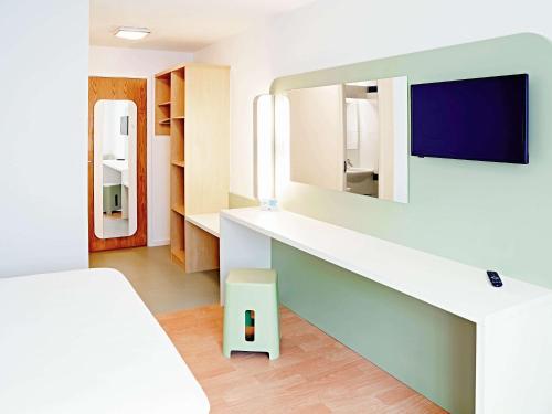 Семейный Номер Классика, Warrington Motel, J20 M6 Lymm Services