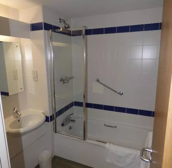 クラシックファミリールーム, Warrington Motel, J20 M6 Lymm Services