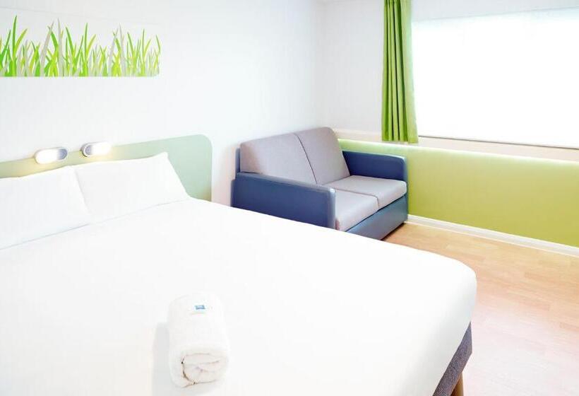 Семейный Номер Классика, Warrington Motel, J20 M6 Lymm Services