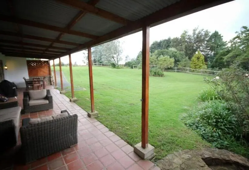 １ベッドルームハウス, Crestwood Bed & Breakfast