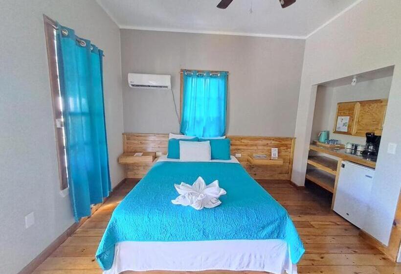 اتاق لوکس, The Odyssey Resort Utila