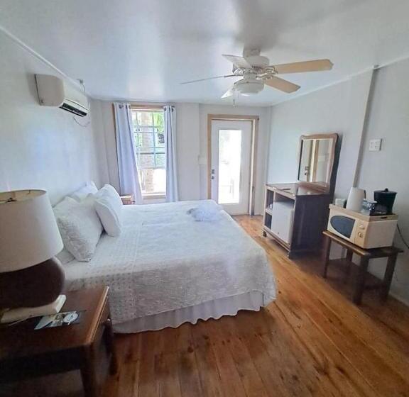 اتاق لوکس با چشم‌انداز باغ, The Odyssey Resort Utila