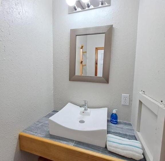 سوییت لوکس, The Odyssey Resort Utila