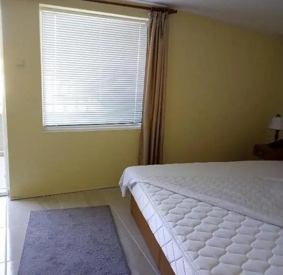 اتاق استاندارد با بالکن و چشم‌انداز دریا, Rooms Via Maris