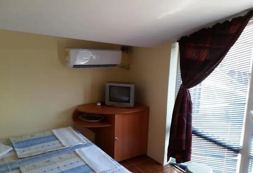 اتاق عادی, Rooms Via Maris