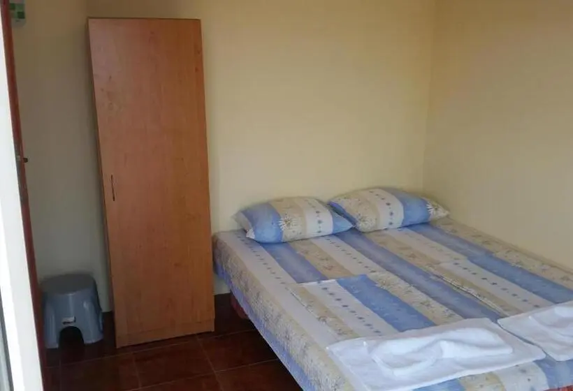 اتاق عادی, Rooms Via Maris