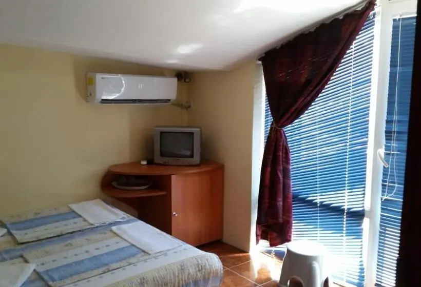اتاق عادی, Rooms Via Maris