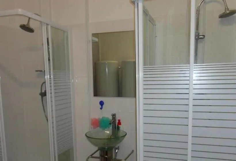 اتاق استاندارد با سرویس بهداشتی مشترک, Be Coimbra Hostels