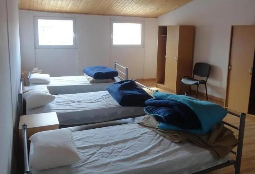 اتاق استاندارد سه تخته با سرویس بهداشتی مشترک, Be Coimbra Hostels