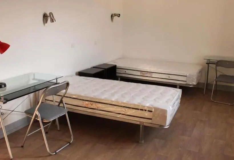 Bed in Shared Room with Shared Bathroom, Be Coimbra Hostels