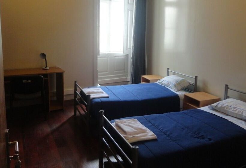 اتاق استاندارد سه تخته با سرویس بهداشتی مشترک, Be Coimbra Hostels