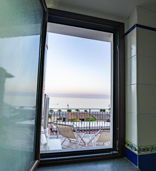 سوییت با چشم‌انداز دریا, B&b Ottocento Sul Mare