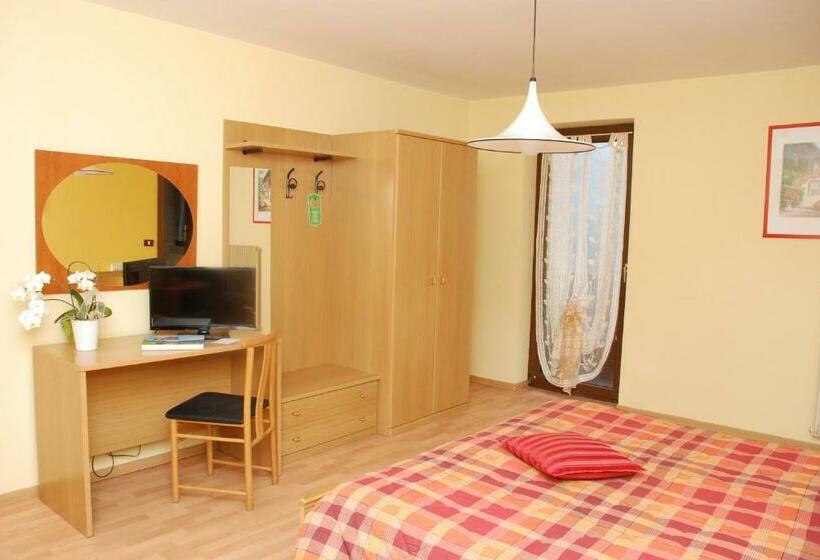 Pokój Standard Trzyosobowy, Albergo Ginevra