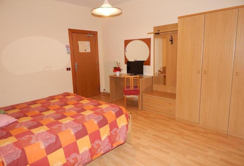 Pokój Jednoosobowy Klasyczny, Albergo Ginevra