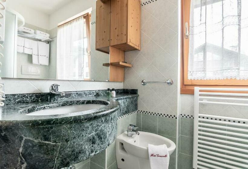 חדר משפחתי, Genzianella